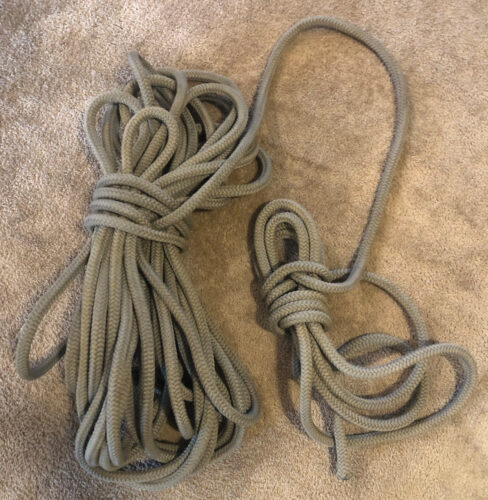 How to Tie a Overhand Knot in a Series Image